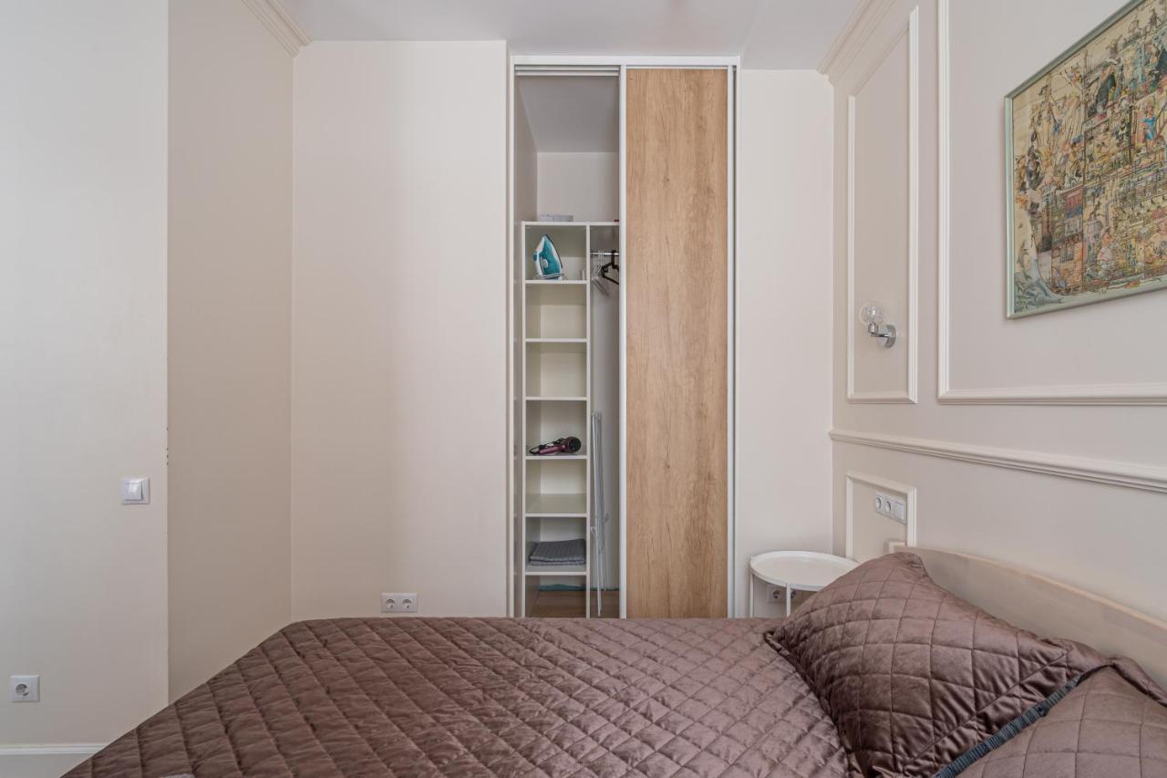 Stylish Close To Center, Cafes & Parks & Local Dining Lägenhet *