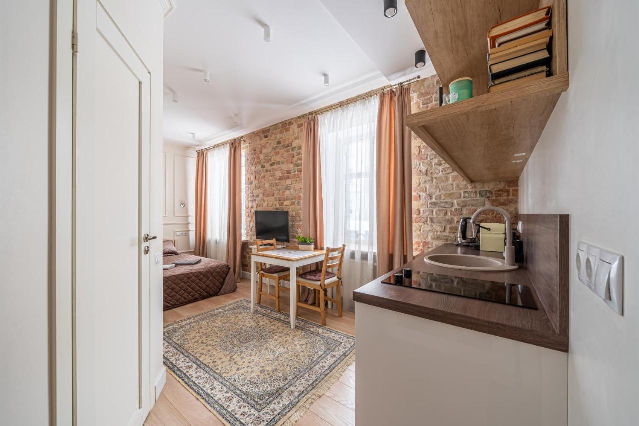 Stylish Close To Center, Cafes & Parks & Local Dining Lägenhet Riga